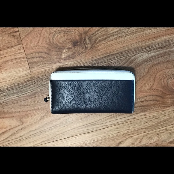 Like New Kate Spade Navy Blue and White Zip-Around Leather Wallet 🥰 Spacious! - Picture 7 of 8